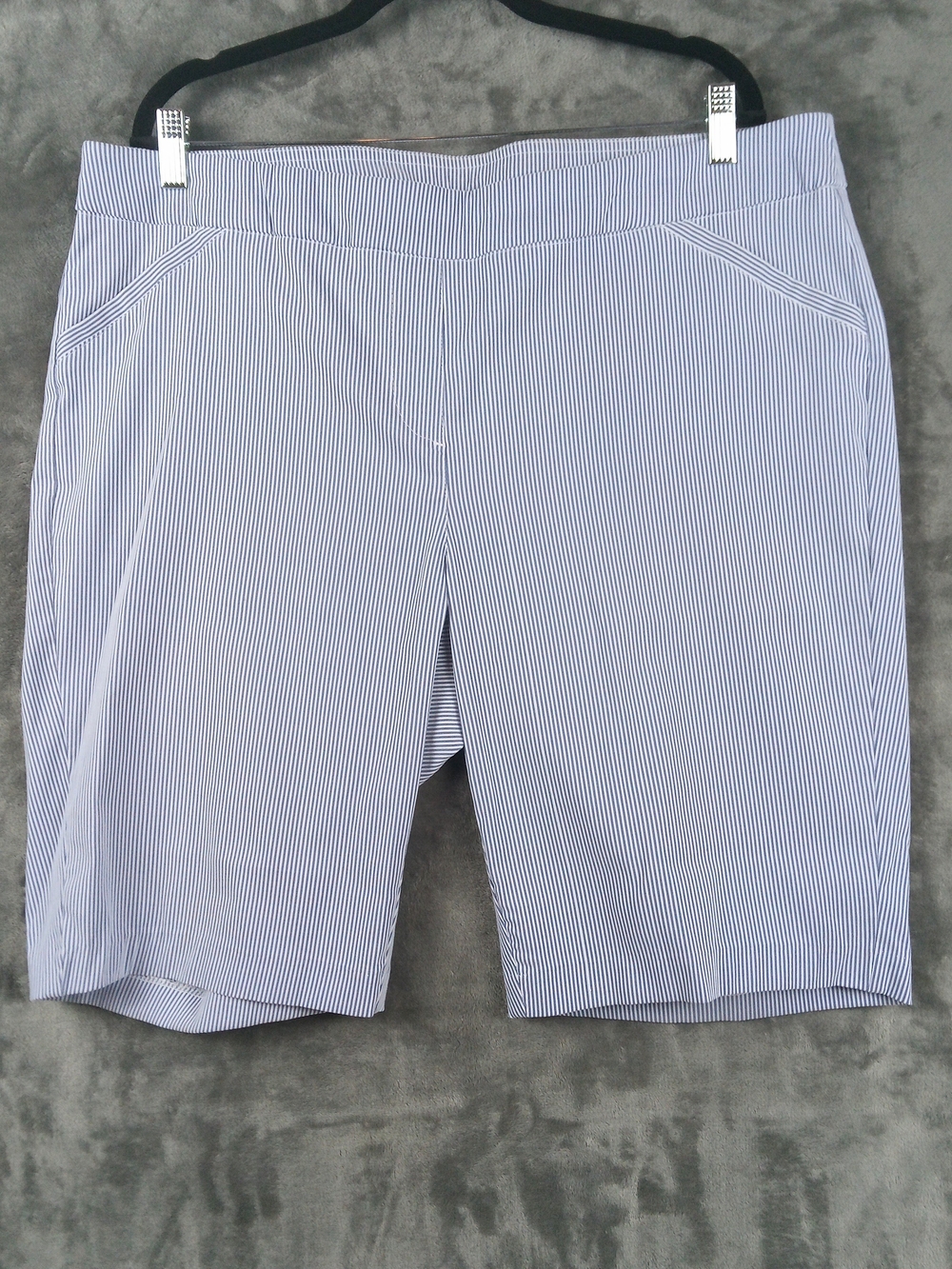 Kim Rogers Blue and White Pinstripe Bermuda Shorts Size 16W Faux Pockets Pull On